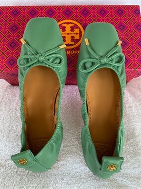 Tory Burch Green Leather Square-Toe Ballet Flats with Bow & Gold Accents